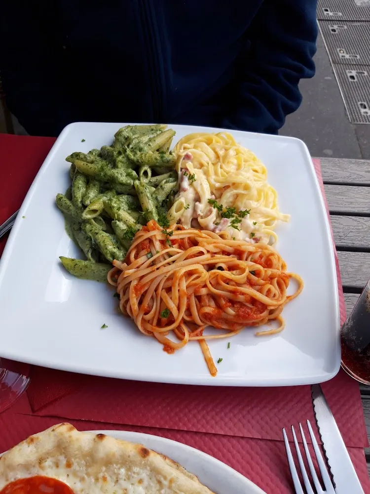 Cocktail de Pâtes Napolitaine Pennes Pesto Tagliatelles Carbonara